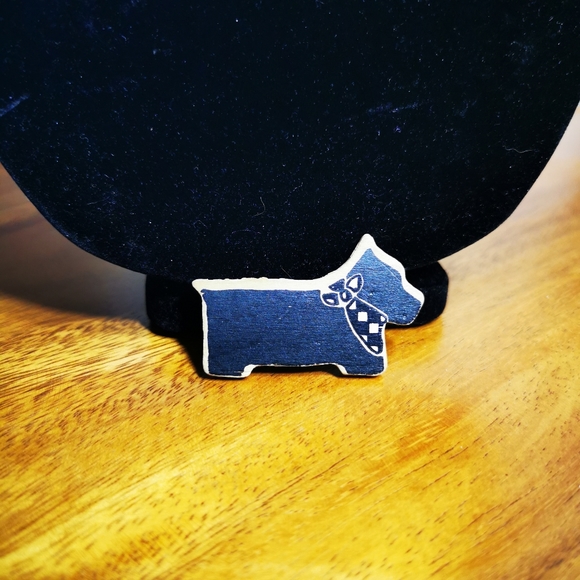 Wooden Scotty Dog Pin Brooch Black with Check Pattern Bandana - Picture 14 of 14